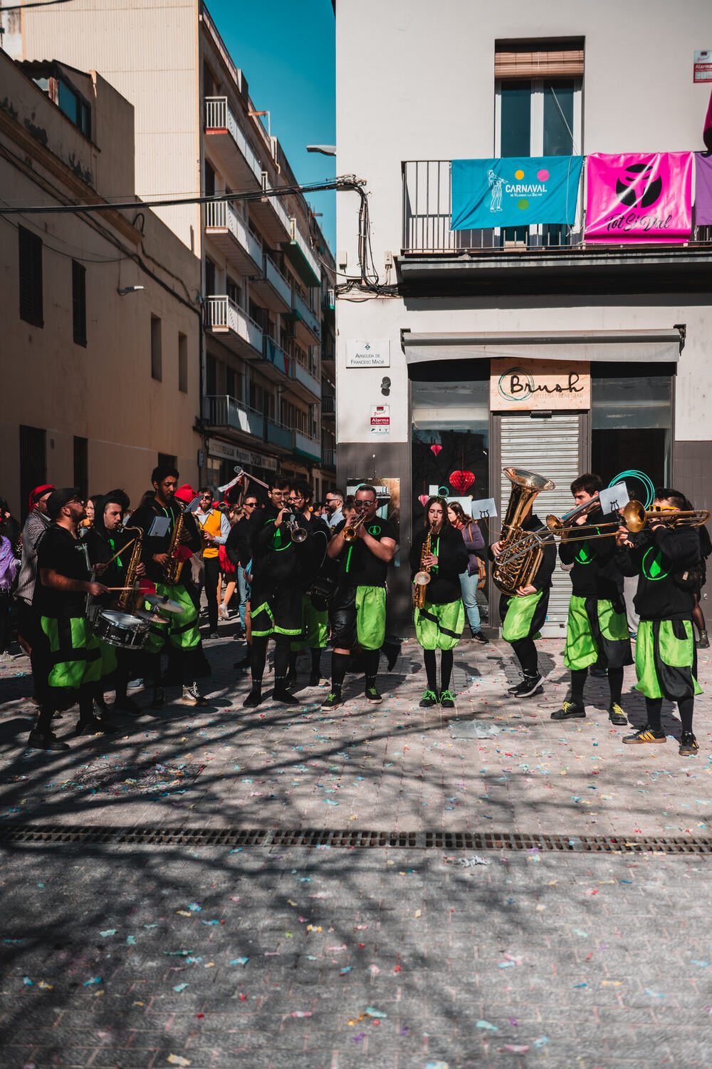 Ho Peta Street Band tocant al carrer